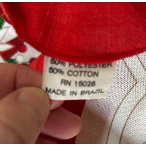 Vintage Christmas Holiday Tablecloth round white red poinsettias cotton poly 80s - Picture 9 of 9